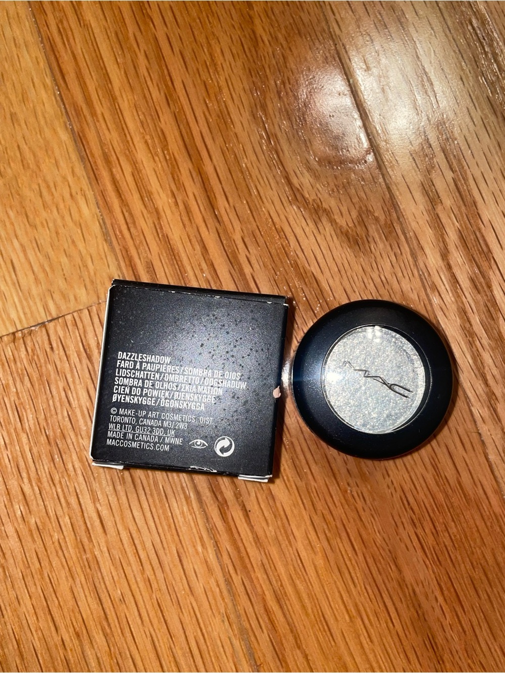 MAC Cosmetics Dazzleshadow Shimmer Eyeshadow - it’s about shine - Picture 3 of 3